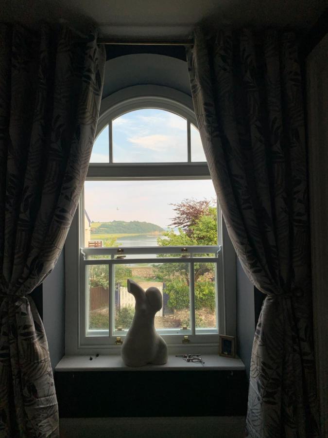 Dylan Thomas Sea View Bed & Breakfast Laugharne Bagian luar foto