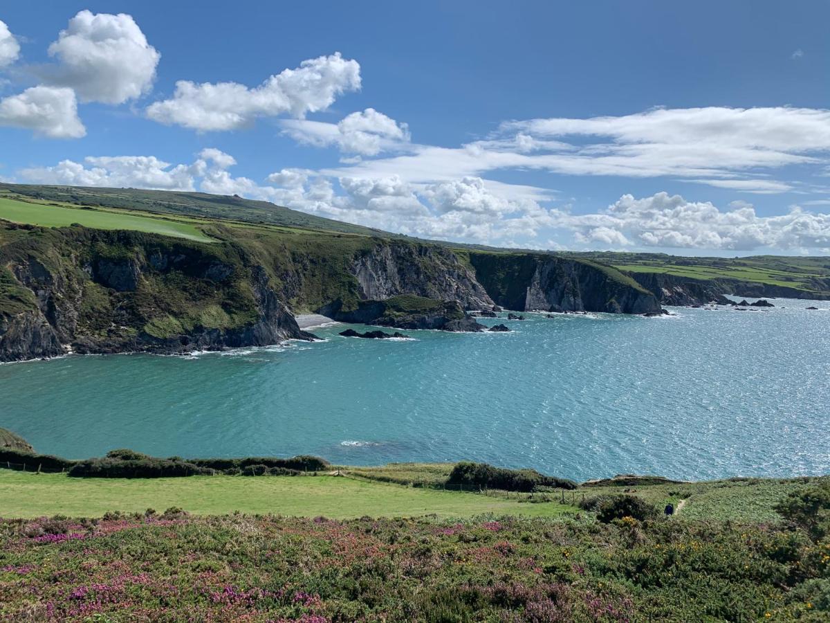 Dylan Thomas Sea View Bed & Breakfast Laugharne Bagian luar foto