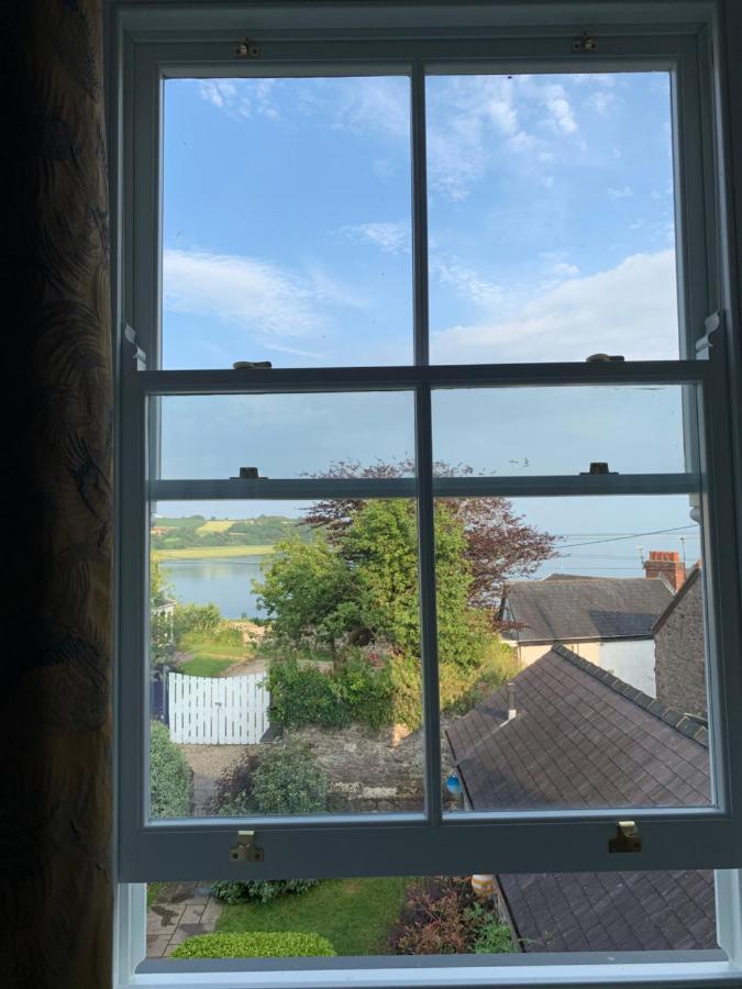 Dylan Thomas Sea View Bed & Breakfast Laugharne Bagian luar foto