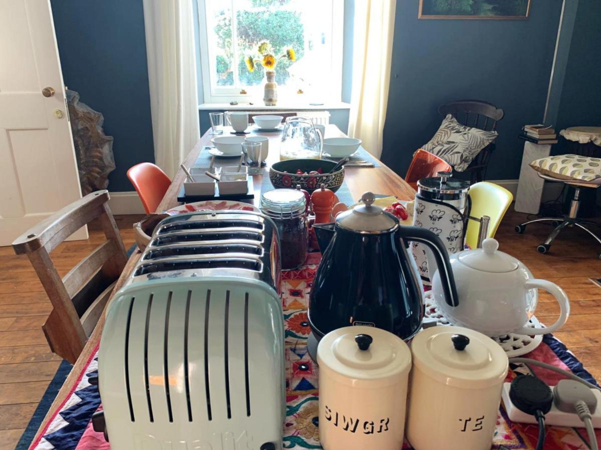 Dylan Thomas Sea View Bed & Breakfast Laugharne Bagian luar foto