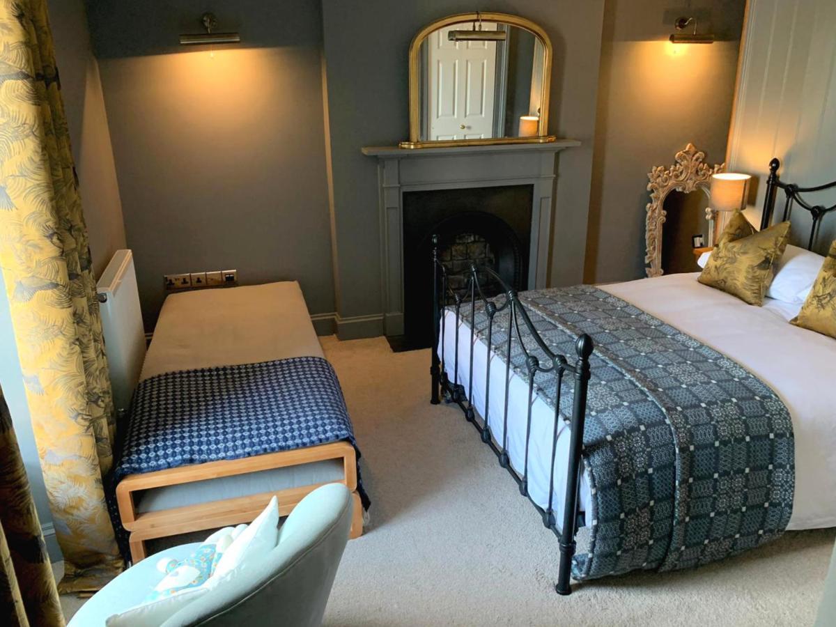 Dylan Thomas Sea View Bed & Breakfast Laugharne Bagian luar foto