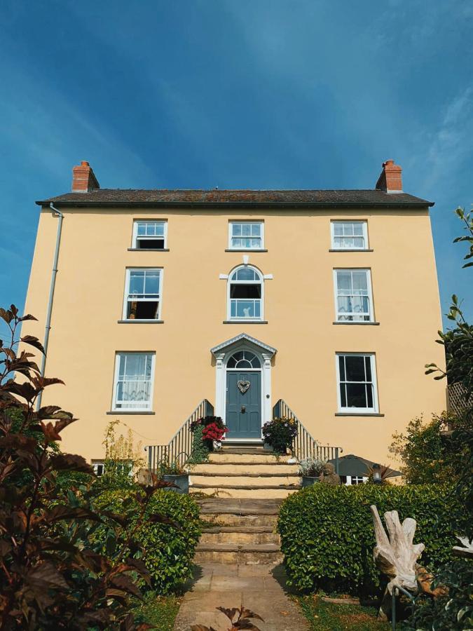 Dylan Thomas Sea View Bed & Breakfast Laugharne Bagian luar foto