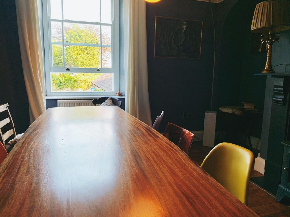 Dylan Thomas Sea View Bed & Breakfast Laugharne Bagian luar foto