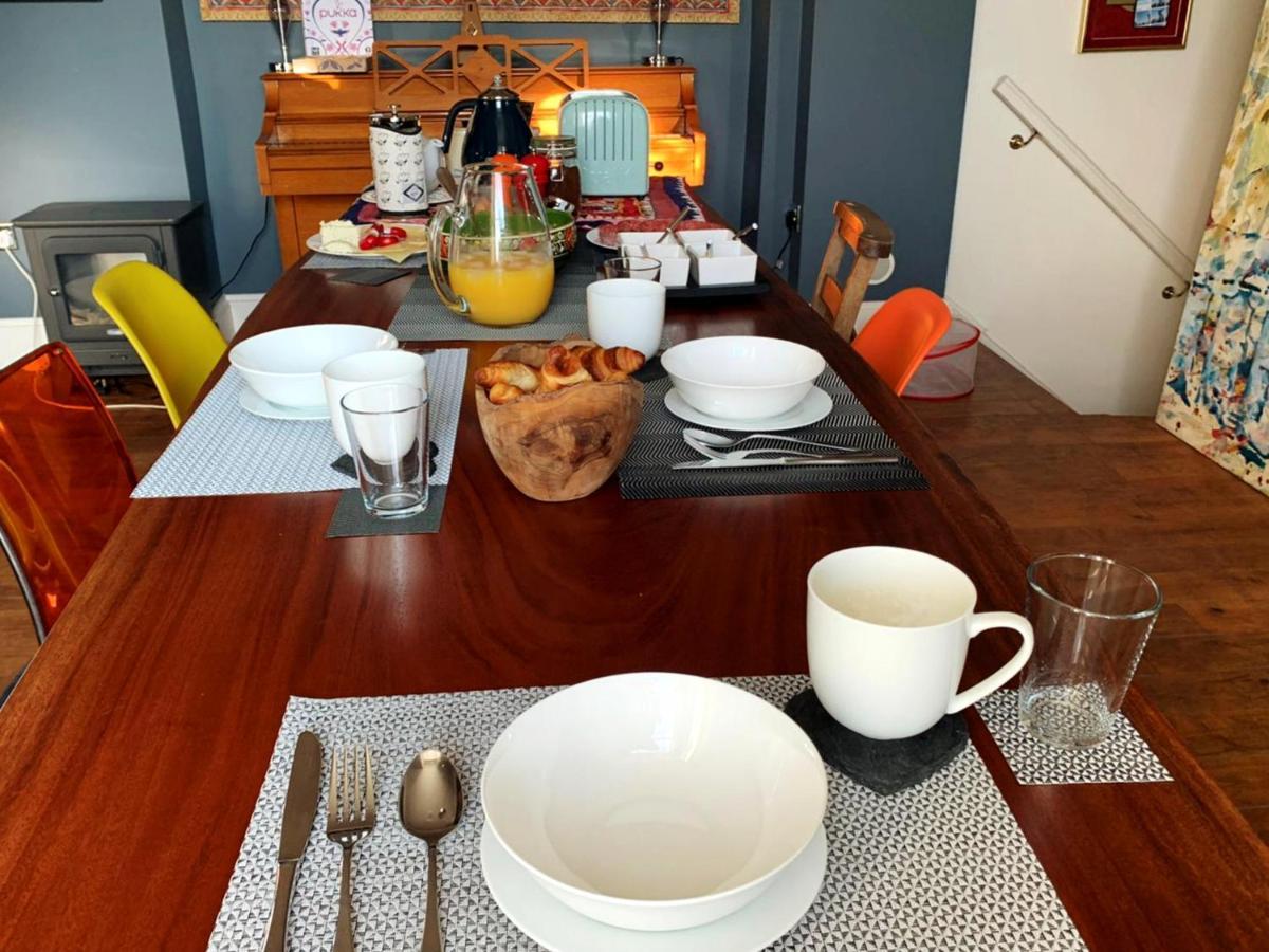Dylan Thomas Sea View Bed & Breakfast Laugharne Bagian luar foto