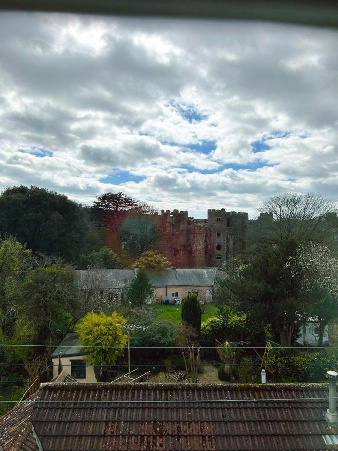 Dylan Thomas Sea View Bed & Breakfast Laugharne Bagian luar foto