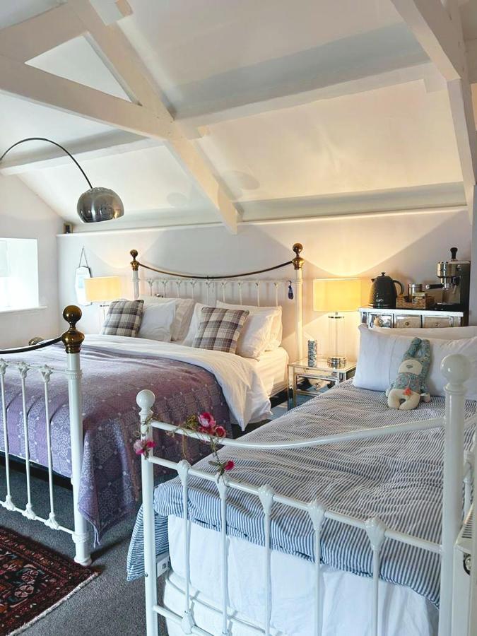 Dylan Thomas Sea View Bed & Breakfast Laugharne Bagian luar foto