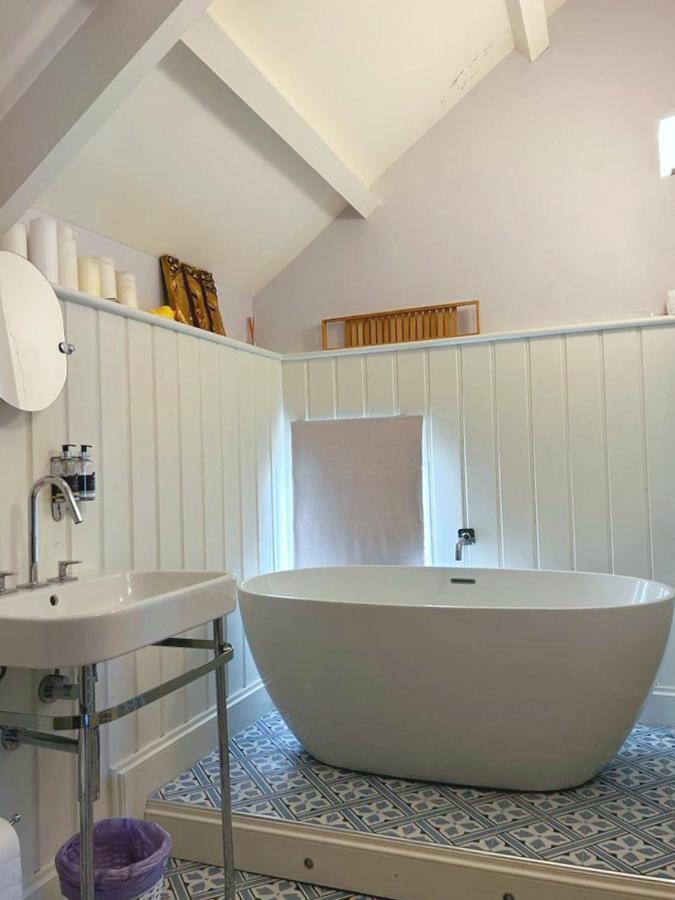 Dylan Thomas Sea View Bed & Breakfast Laugharne Bagian luar foto