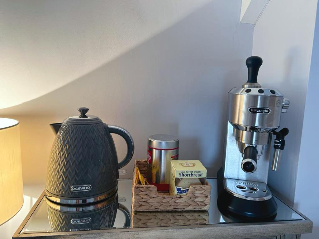 Dylan Thomas Sea View Bed & Breakfast Laugharne Bagian luar foto